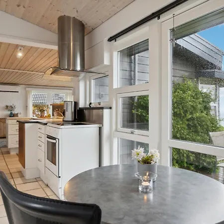 2 Bedroom Cozy In Semesterbostad *