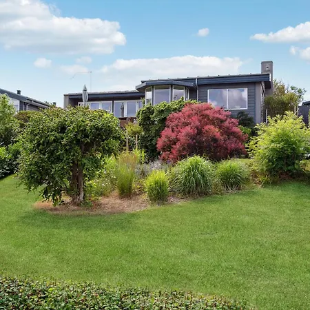 Feriehus 2 Bedroom Cozy In