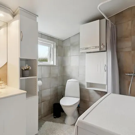 2 Bedroom Cozy In Semesterbostad