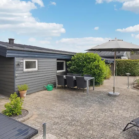 Feriehus 2 Bedroom Cozy In